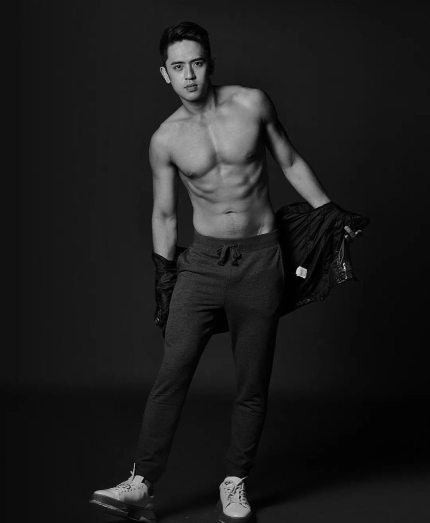 校篮球队体育生长太帅!高中就做男模赚钱了 校篮球队体育生长太帅!高中就做男模赚钱了