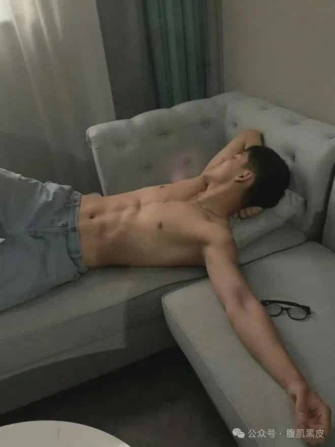 190cm 山东 20 体育生私生活曝光，太会玩了吧?