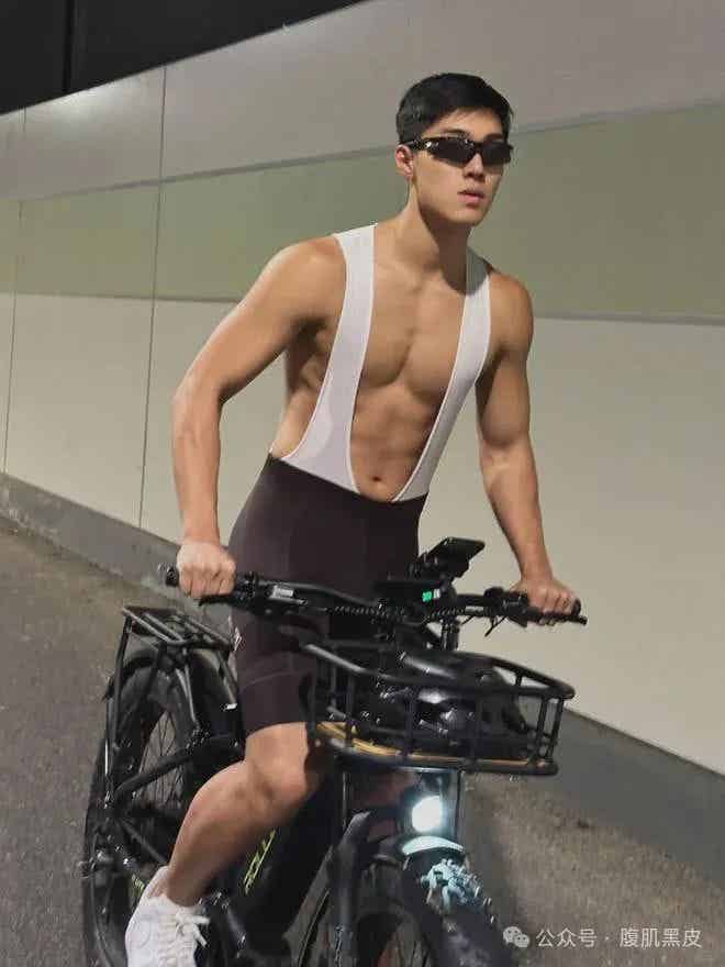 190cm 山东 20 体育生私生活曝光,太会玩了吧? 190cm 山东 20 体育生私生活曝光,太会玩了吧?