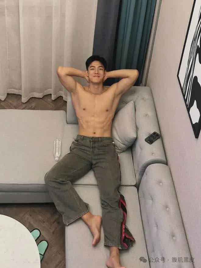 190cm 山东 20 体育生私生活曝光,太会玩了吧? 190cm 山东 20 体育生私生活曝光,太会玩了吧?