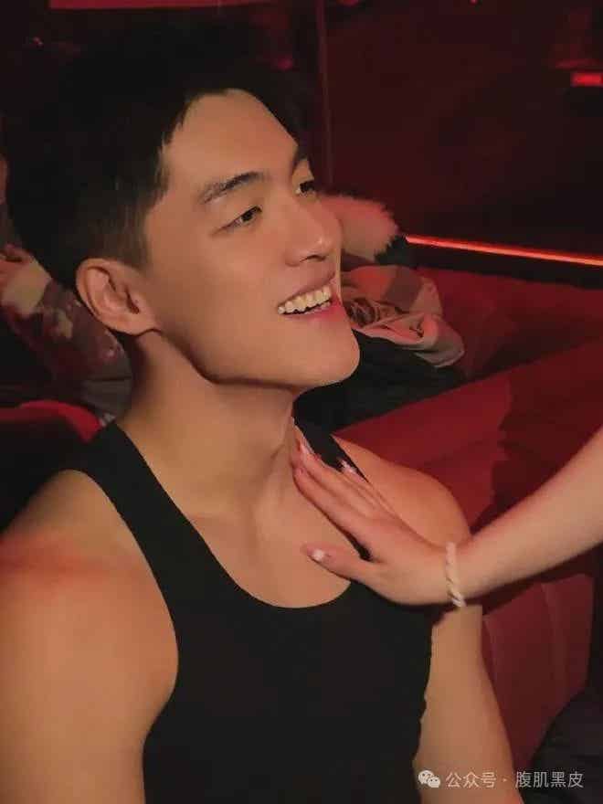 190cm 山东 20 体育生私生活曝光,太会玩了吧? 190cm 山东 20 体育生私生活曝光,太会玩了吧?