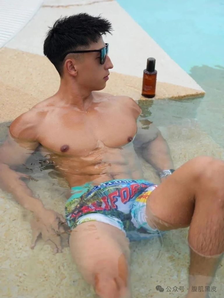 重庆 182cm 六块腹肌 21 黑皮体育生，打球好帅！