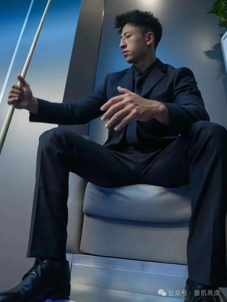 重庆 182cm 六块腹肌 21 黑皮体育生，打球好帅！