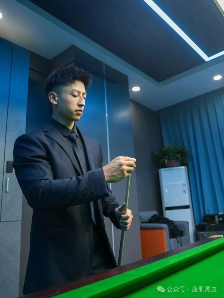 重庆 182cm 六块腹肌 21 黑皮体育生，打球好帅！