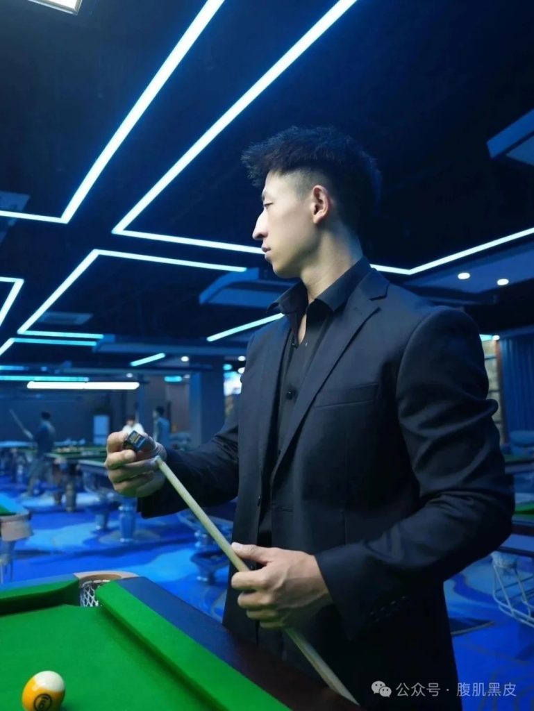 重庆 182cm 六块腹肌 21 黑皮体育生，打球好帅！