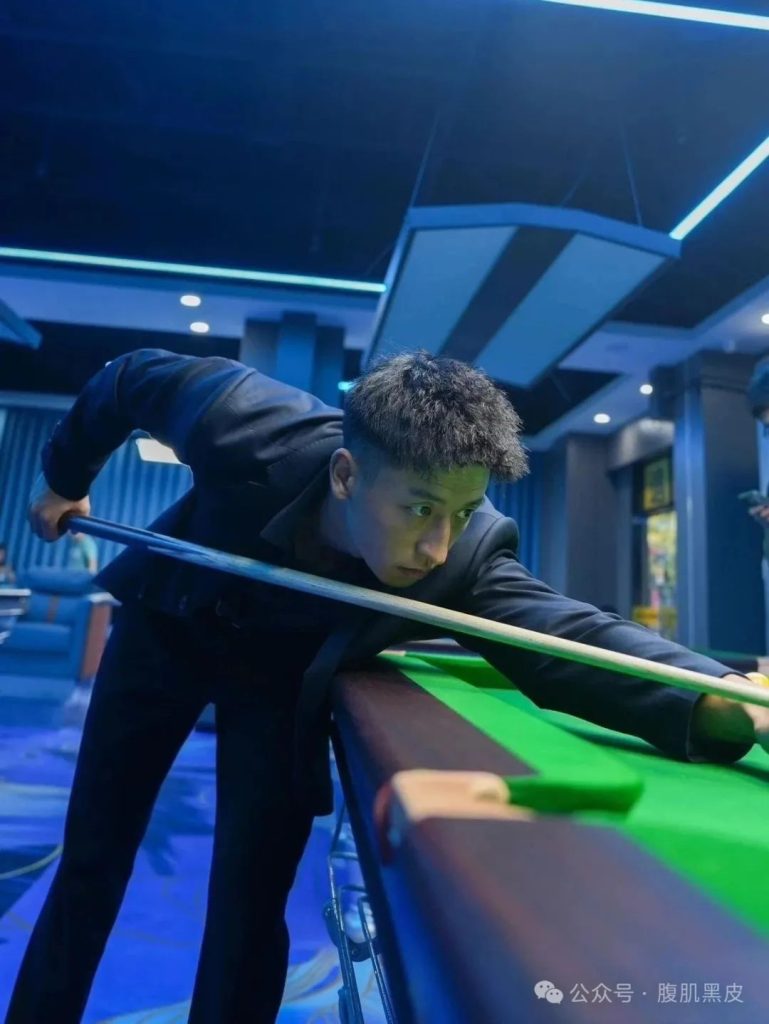 重庆 182cm 六块腹肌 21 黑皮体育生，打球好帅！