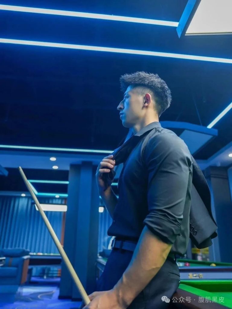 重庆 182cm 六块腹肌 21 黑皮体育生，打球好帅！