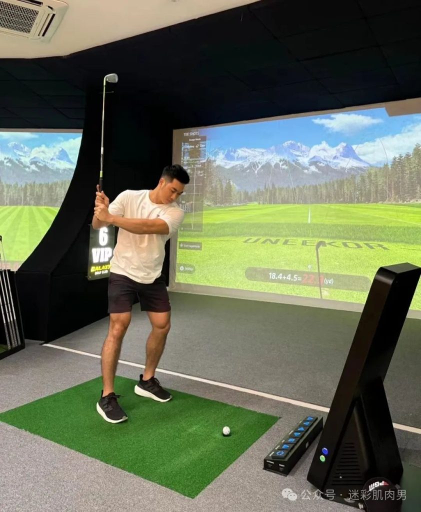 皮划艇不穿衣的运动男腿岔太开?湿透白裤子遮不住了! 皮划艇不穿衣的运动男腿岔太开?湿透白裤子遮不住了!