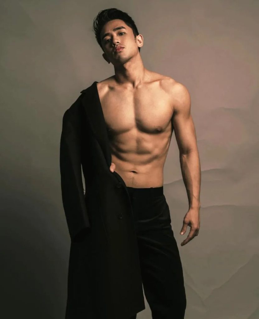 校篮球队体育生长太帅!高中就做男模赚钱了 校篮球队体育生长太帅!高中就做男模赚钱了