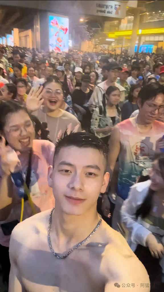 在【泰国宋干节】0 开张的他!竟然被采访了… 在【泰国宋干节】0 开张的他!竟然被采访了…