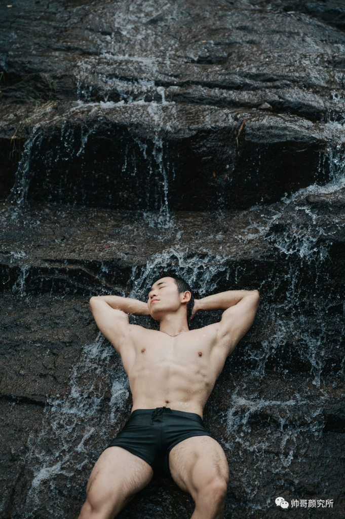 双开门健硕男,网友:鼻血不争气地流 | 肌肉体育生 双开门健硕男,网友:鼻血不争气地流 | 肌肉体育生