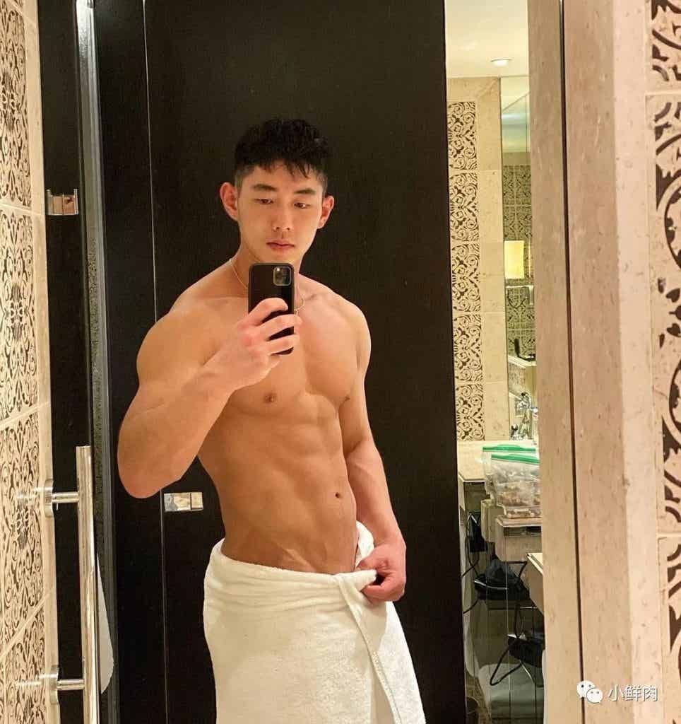 这位超帅的肌肉名媛分手了！新欢长这样，口味变了？