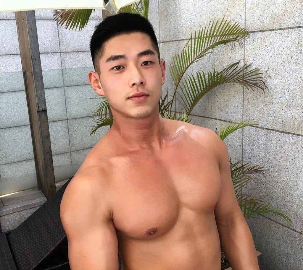 这位超帅的肌肉名媛分手了！新欢长这样，口味变了？