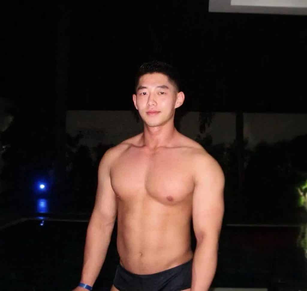 这位超帅的肌肉名媛分手了！新欢长这样，口味变了？