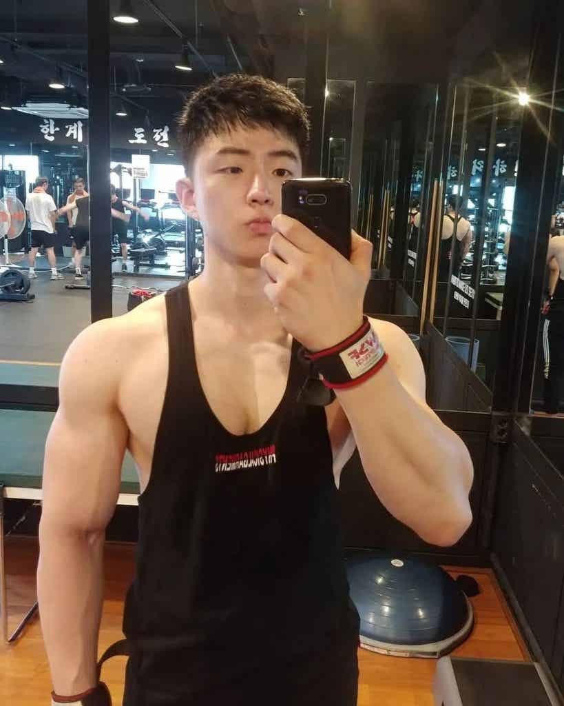 这位超帅的肌肉名媛分手了！新欢长这样，口味变了？