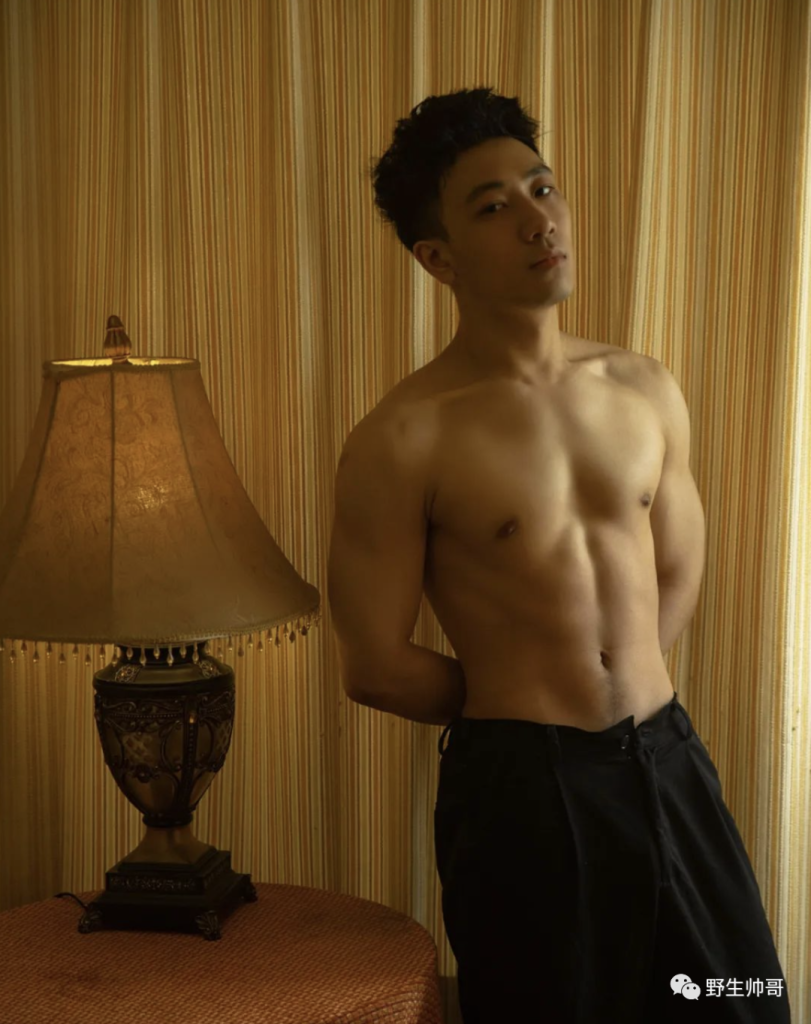 荷尔蒙满满的，肌肉帅哥体育生