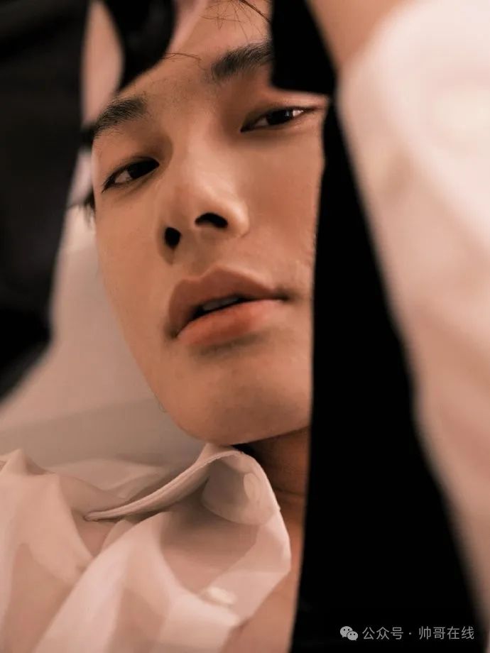 184CM 奶肌体育生写真视频曝光,网友:胸肌练得更大了! 184CM 奶肌体育生写真视频曝光,网友:胸肌练得更大了!