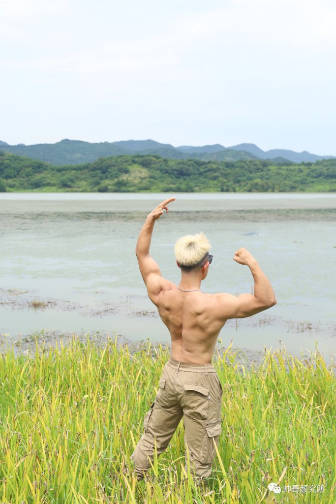 双开门健硕男,网友:鼻血不争气地流 | 肌肉体育生 双开门健硕男,网友:鼻血不争气地流 | 肌肉体育生