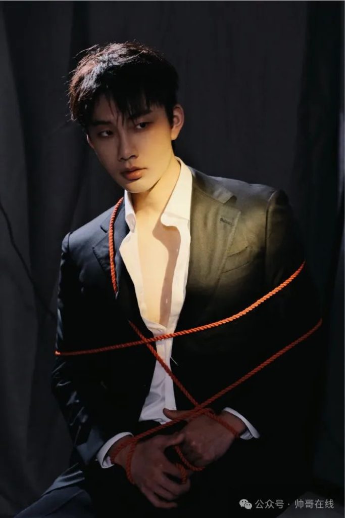 184CM 奶肌体育生写真视频曝光,网友:胸肌练得更大了! 184CM 奶肌体育生写真视频曝光,网友:胸肌练得更大了!