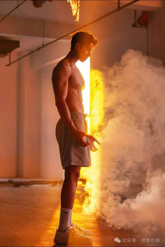 山东体院体育生私教拍氛围写真，185CM 肌肉壮男也太有料了!