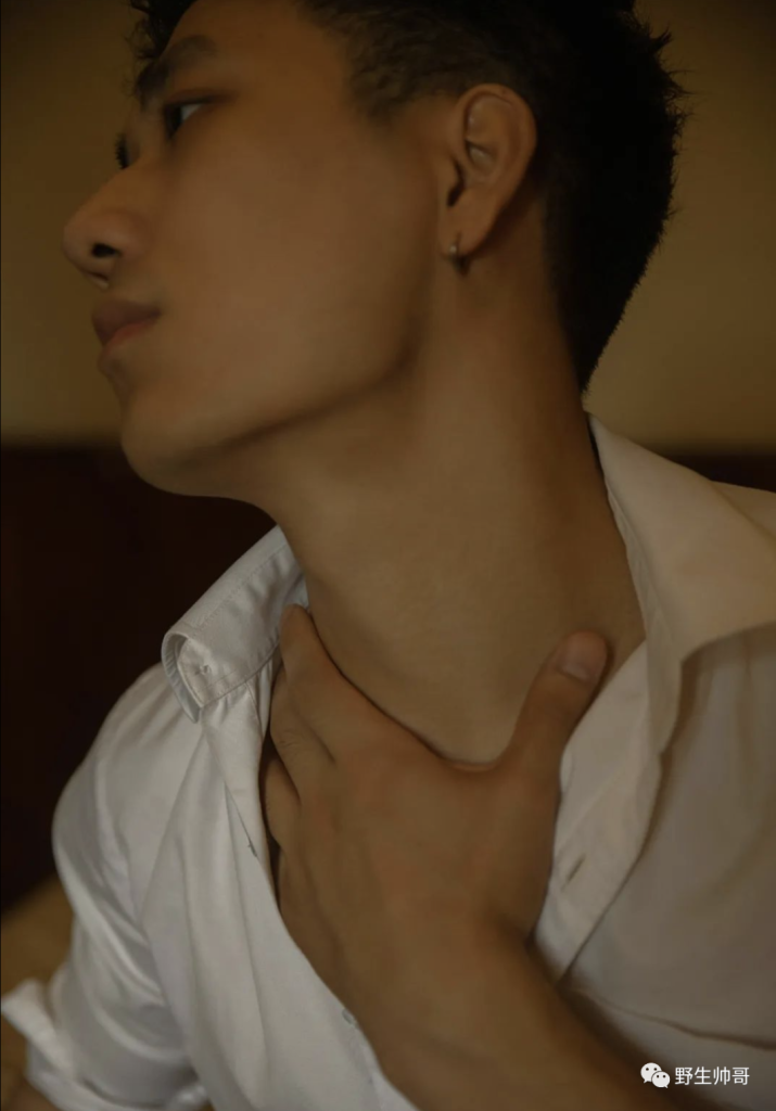 荷尔蒙满满的，肌肉帅哥体育生