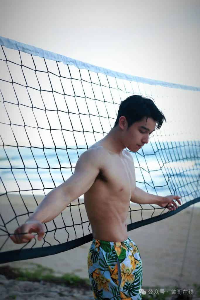 山东体院体育生私教拍氛围写真，185CM 肌肉壮男也太有料了!