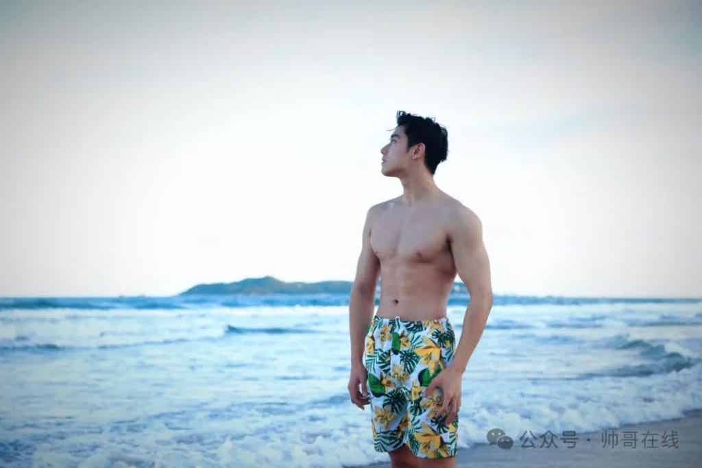 山东体院体育生私教拍氛围写真，185CM 肌肉壮男也太有料了!