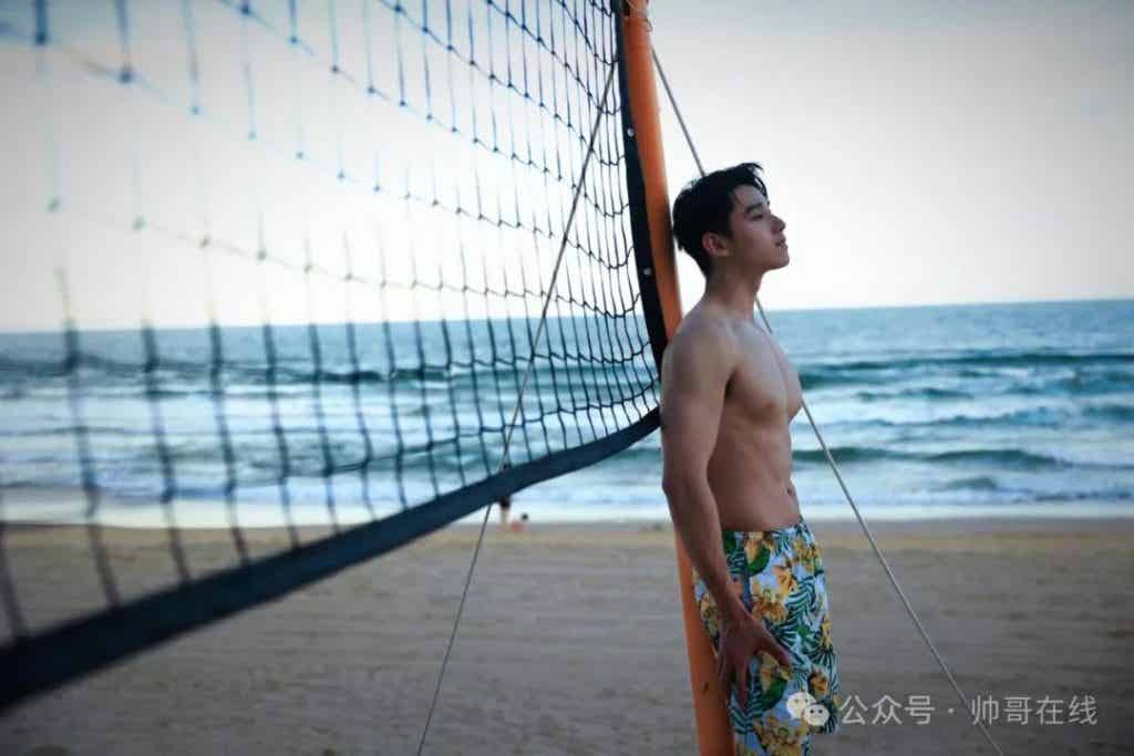 山东体院体育生私教拍氛围写真，185CM 肌肉壮男也太有料了!