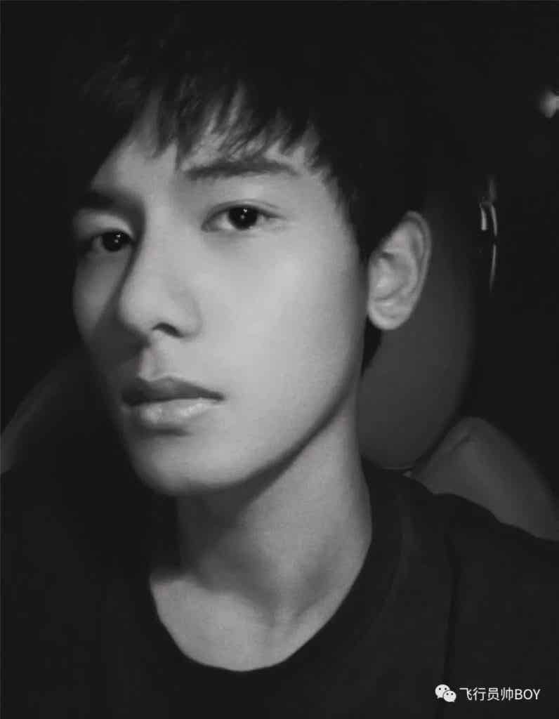 胡先煦新电影脱光光，跪着喊主人，乌尔善真会拍！