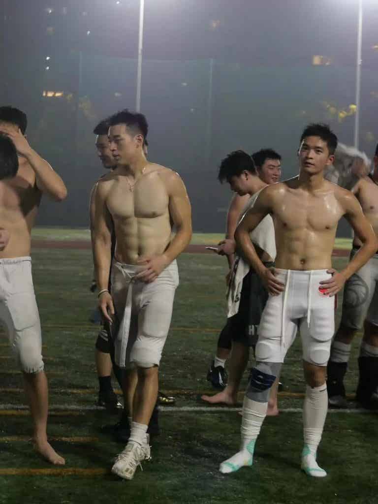 上海橄榄球队的壮硕肌肉队员，冲击力太强了