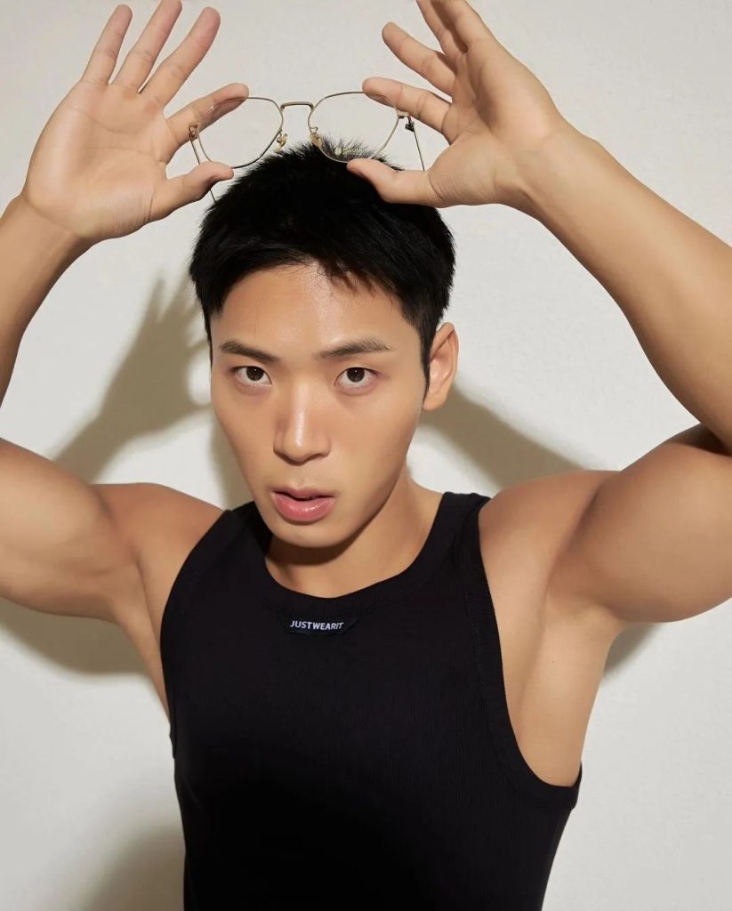 推特网红被扒是上交研究生?哇喔! 推特网红被扒是上交研究生?哇喔!