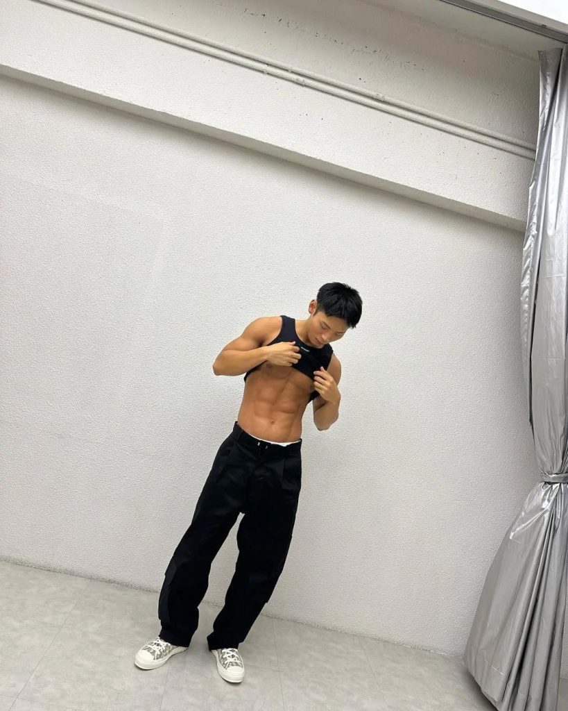 推特网红被扒是上交研究生?哇喔! 推特网红被扒是上交研究生?哇喔!