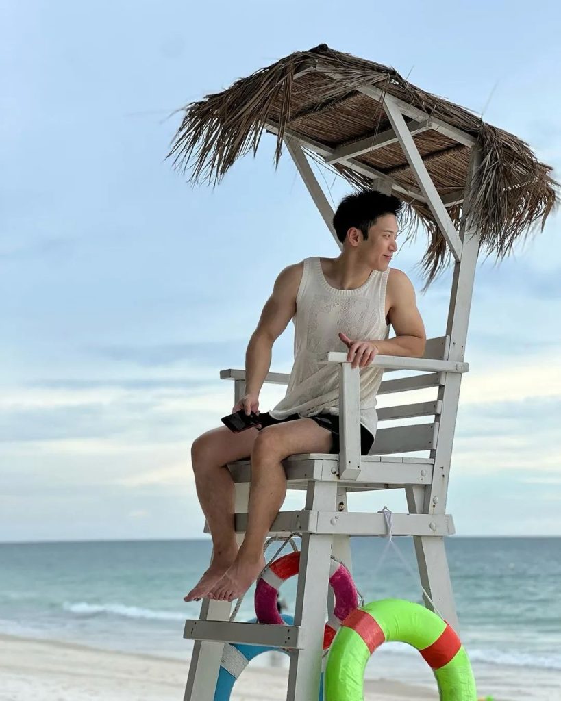 推特网红被扒是上交研究生?哇喔! 推特网红被扒是上交研究生?哇喔!