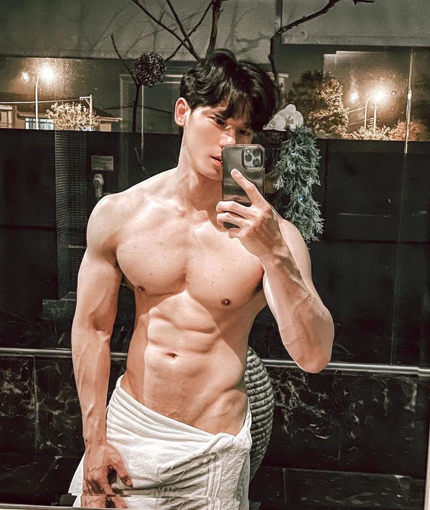 还记得这个穿丁字裤走秀的肌肉男模吗?真的太可了! 还记得这个穿丁字裤走秀的肌肉男模吗?真的太可了!