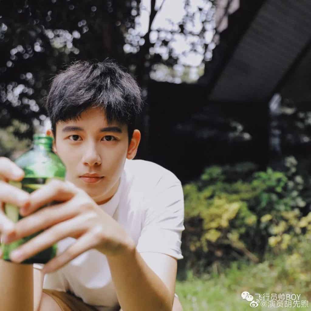 胡先煦新电影脱光光，跪着喊主人，乌尔善真会拍！