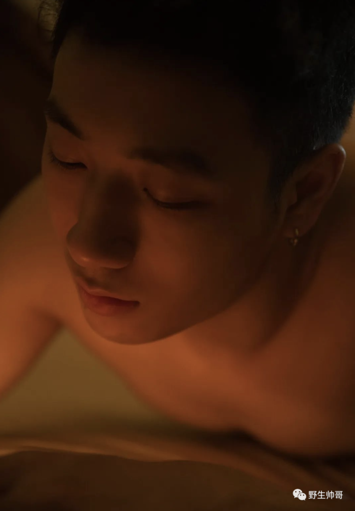 荷尔蒙满满的，肌肉帅哥体育生