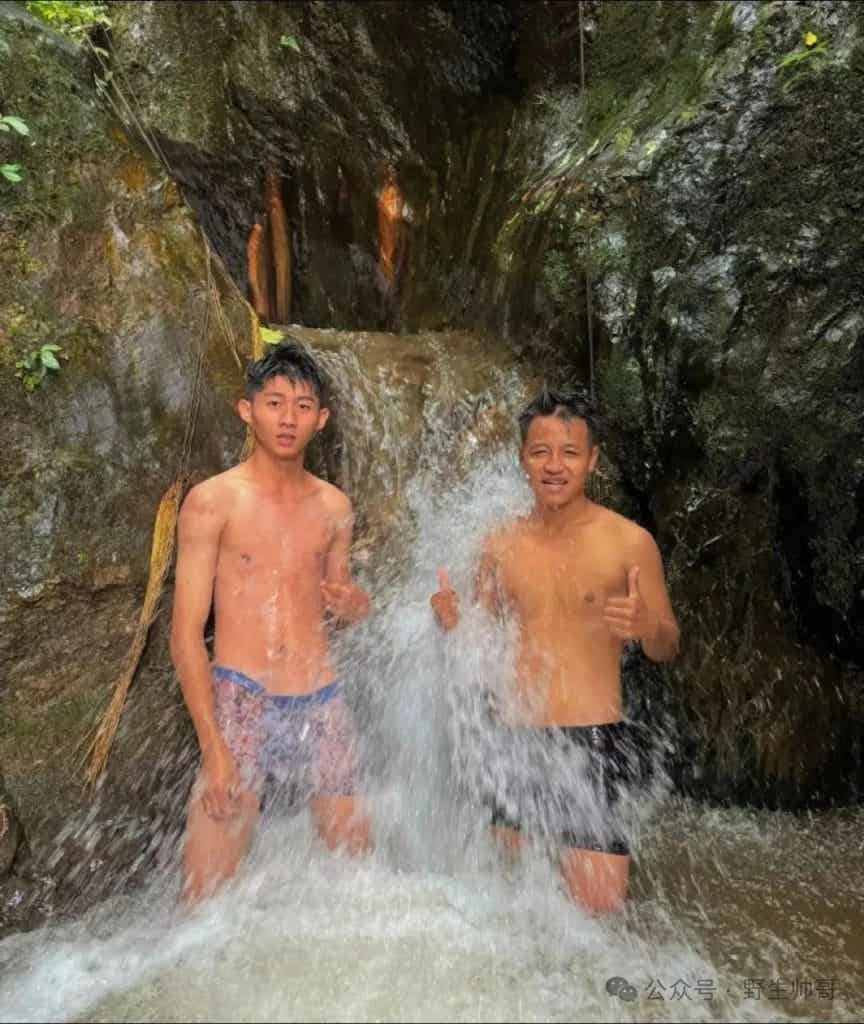 训练室穿紧身裤的野生小哥，实力强大长的太凸显啦！