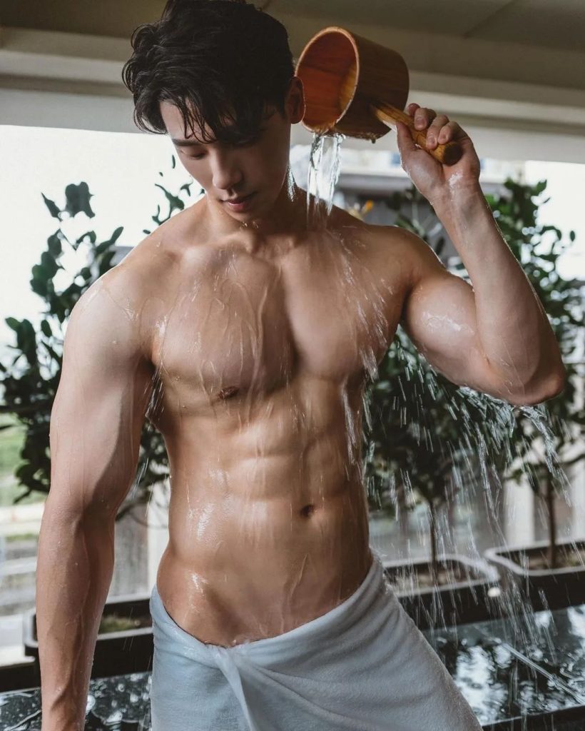 还记得这个穿丁字裤走秀的肌肉男模吗?真的太可了! 还记得这个穿丁字裤走秀的肌肉男模吗?真的太可了!