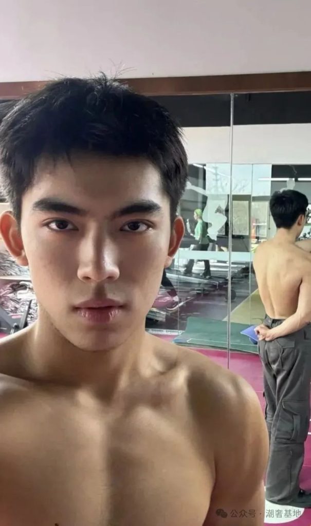 00 后黑皮体育生长腿 191CM 大弟弟