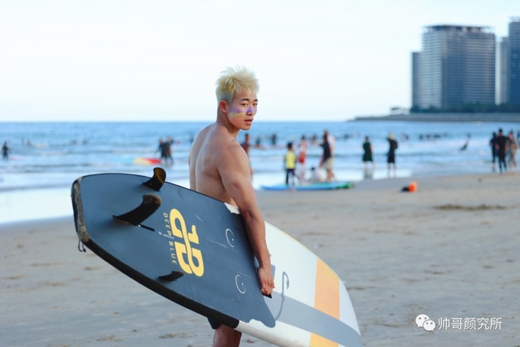 双开门健硕男,网友:鼻血不争气地流 | 肌肉体育生 双开门健硕男,网友:鼻血不争气地流 | 肌肉体育生