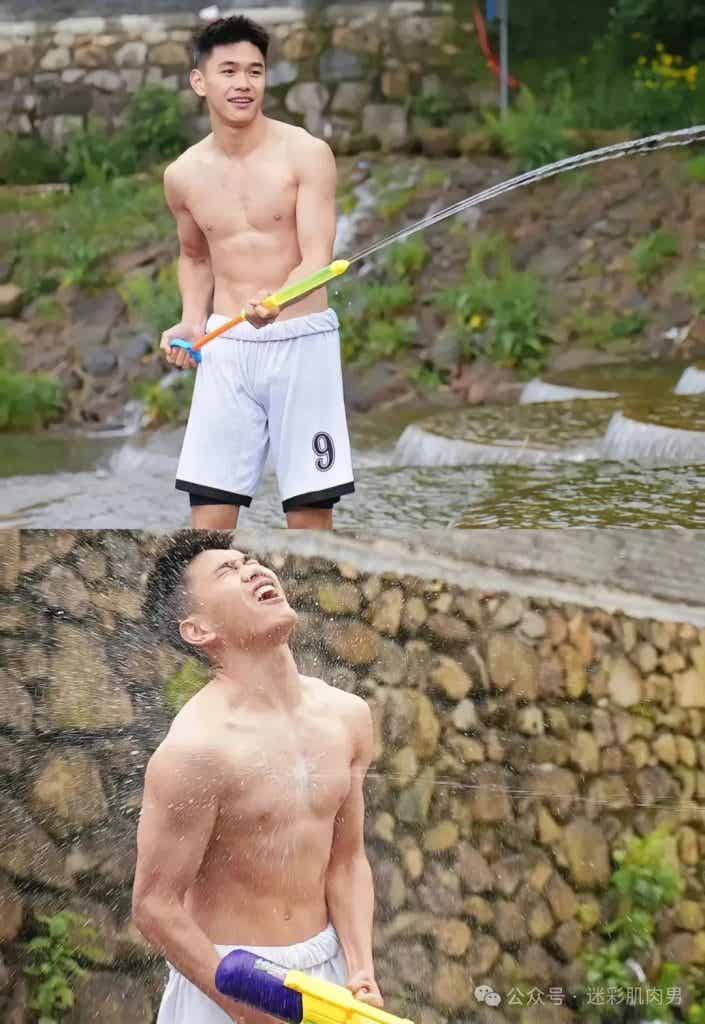 野外玩滑索穿运动裤的小哥太帅了,被他大实力吸引啦! 野外玩滑索穿运动裤的小哥太帅了,被他大实力吸引啦!