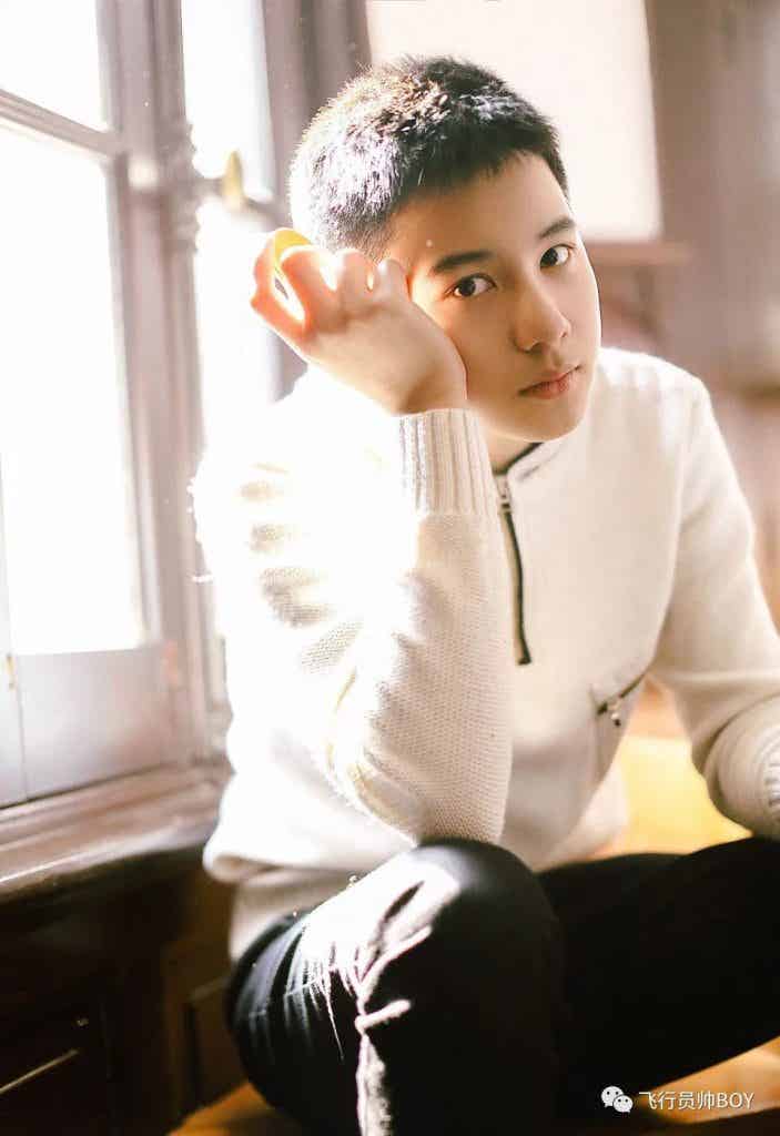 胡先煦新电影脱光光，跪着喊主人，乌尔善真会拍！