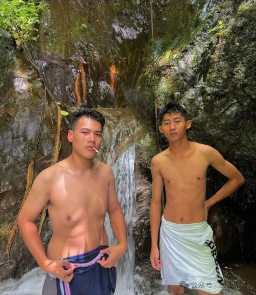 训练室穿紧身裤的野生小哥，实力强大长的太凸显啦！