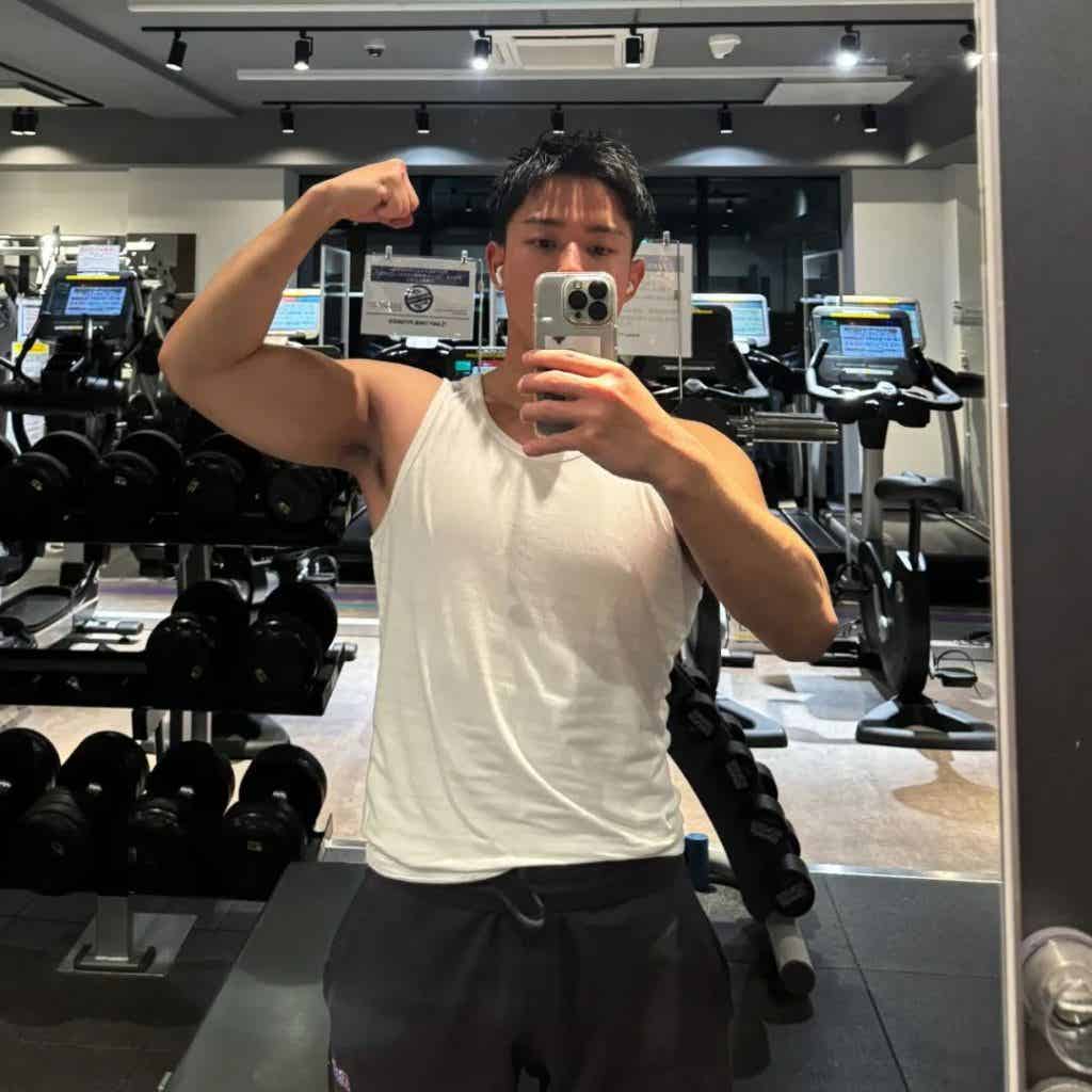 黑皮网红小哥的瓜都吃了吗?没想到被网友扒了...... 黑皮网红小哥的瓜都吃了吗?没想到被网友扒了......