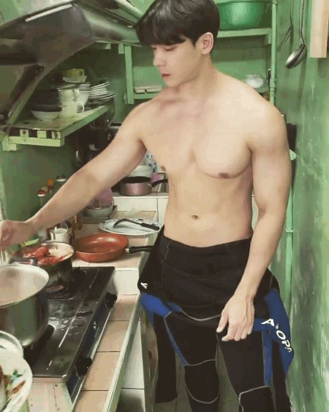 还记得这个穿丁字裤走秀的肌肉男模吗?真的太可了! 还记得这个穿丁字裤走秀的肌肉男模吗?真的太可了!