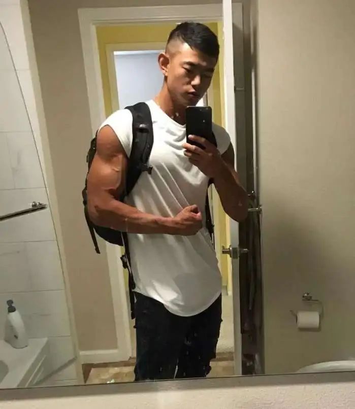 北京肌肉型男体育生