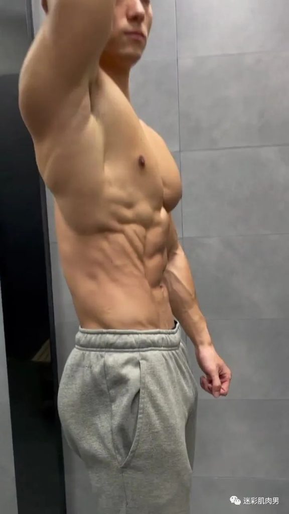 船上穿太短的腹肌男空挡?大长腿看的不淡定! 船上穿太短的腹肌男空挡?大长腿看的不淡定!