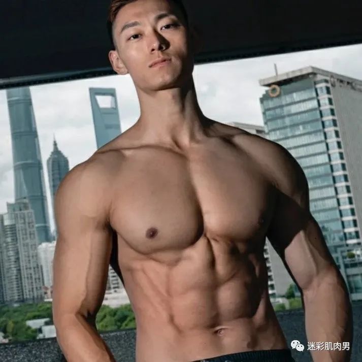 船上穿太短的腹肌男空挡?大长腿看的不淡定! 船上穿太短的腹肌男空挡?大长腿看的不淡定!