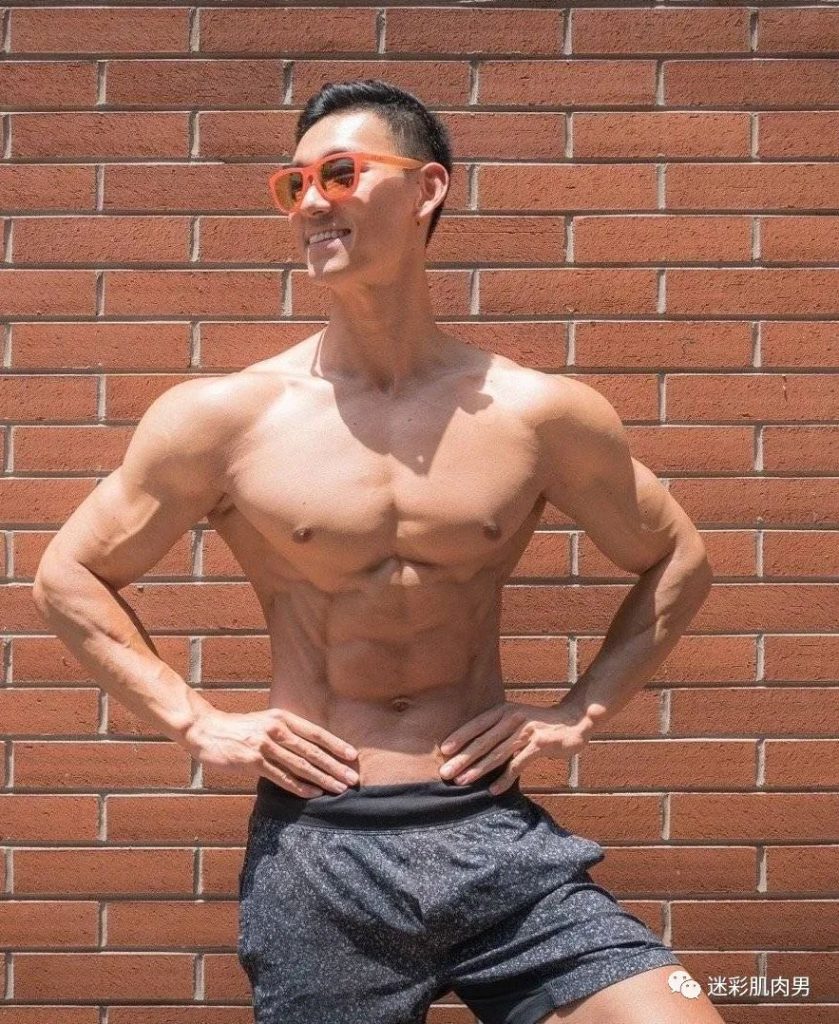 船上穿太短的腹肌男空挡?大长腿看的不淡定! 船上穿太短的腹肌男空挡?大长腿看的不淡定!