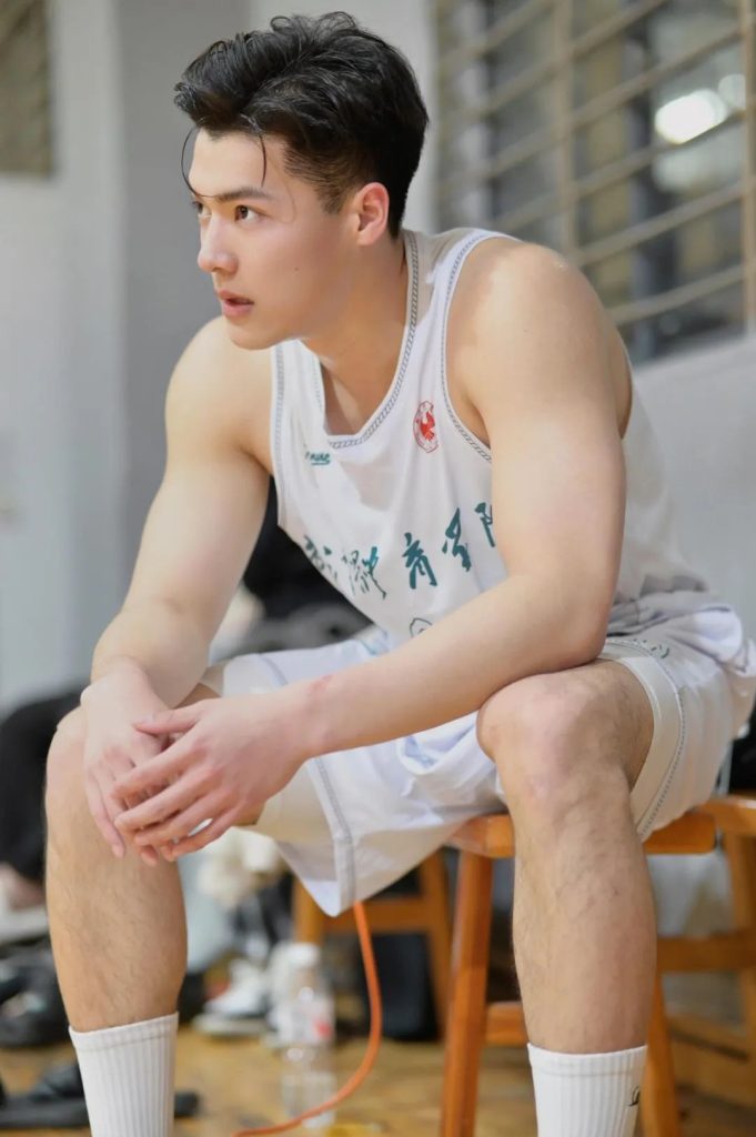 185CM 武汉体育学院篮球特长生，刚出浴有多好看？
